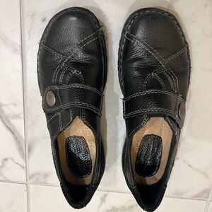 Earth Origins Black Leather Loafers
